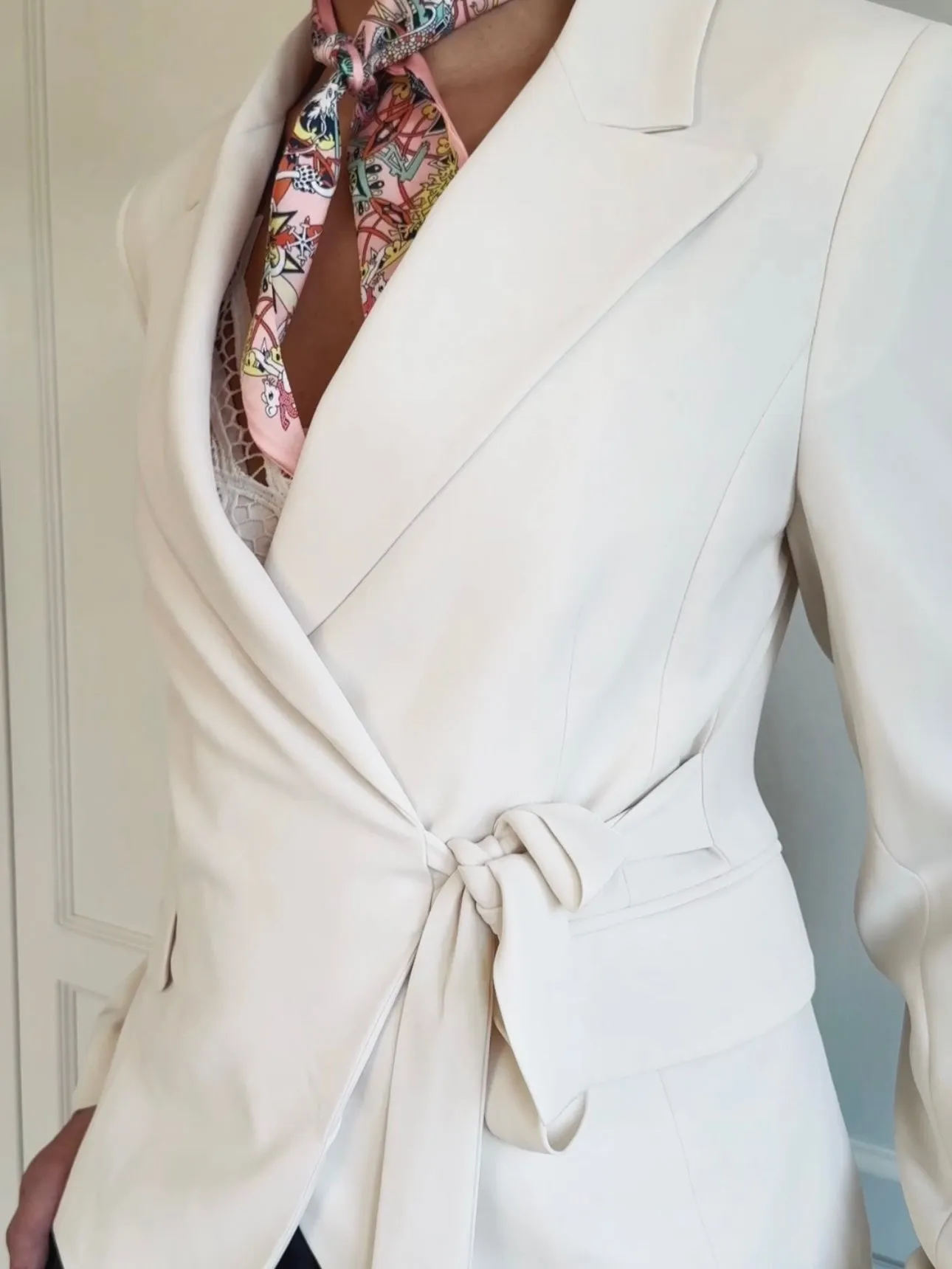 BLAZER WITH BOW - OFF WHITE