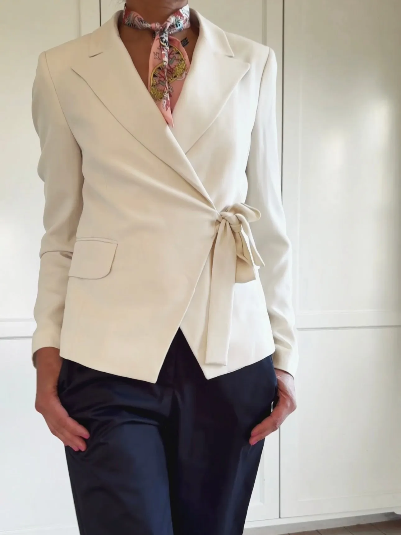 BLAZER WITH BOW - OFF WHITE