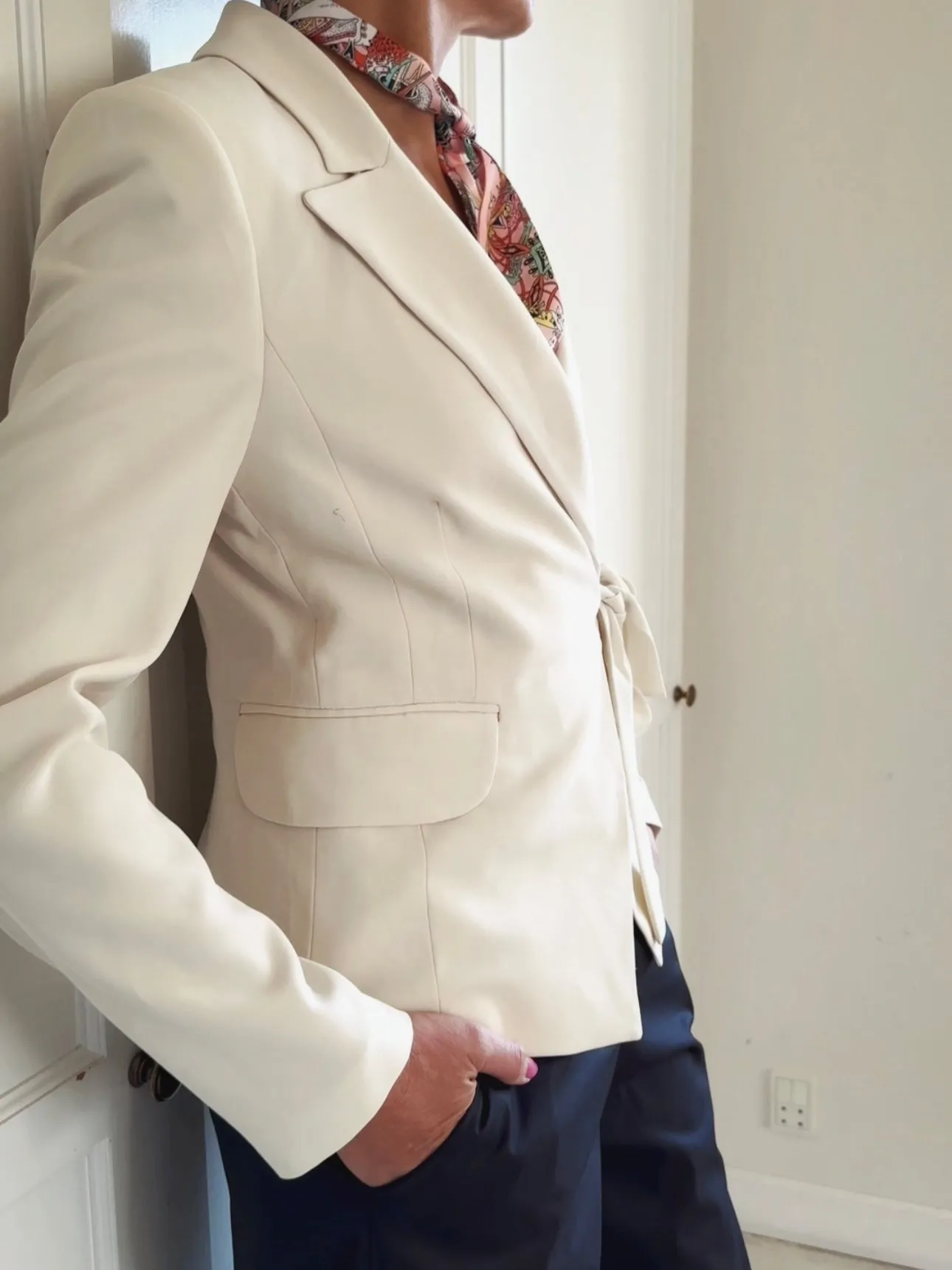 BLAZER WITH BOW - OFF WHITE
