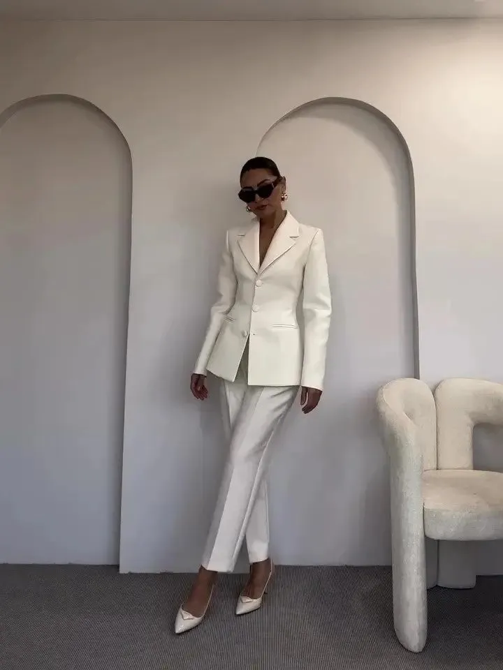 Classic Blazer  High-waisted Pants Suit - White Waist-cinched Ensemble