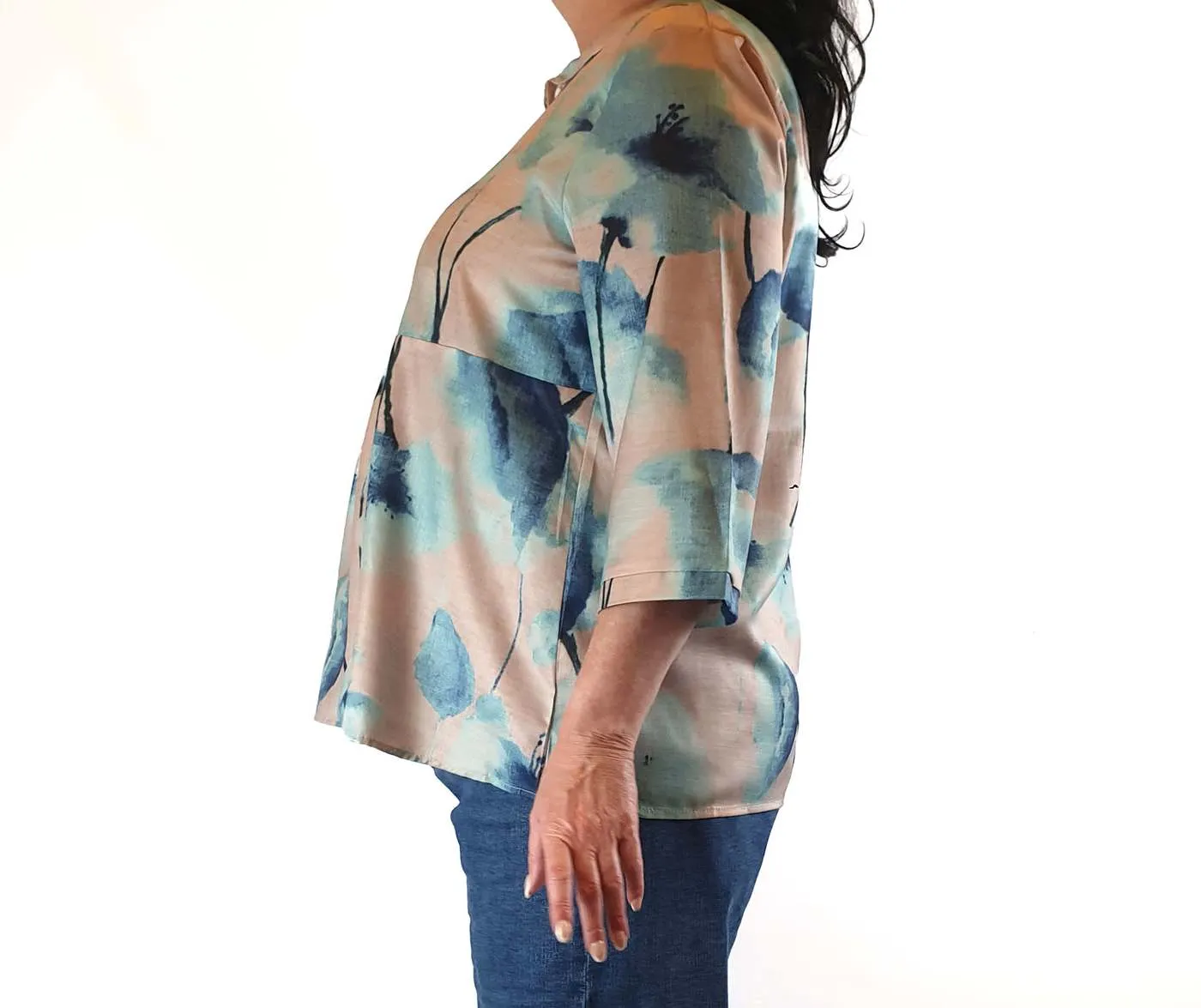 Colourful unique print shirt with peter pan collar size 3XL (best fits size 16)