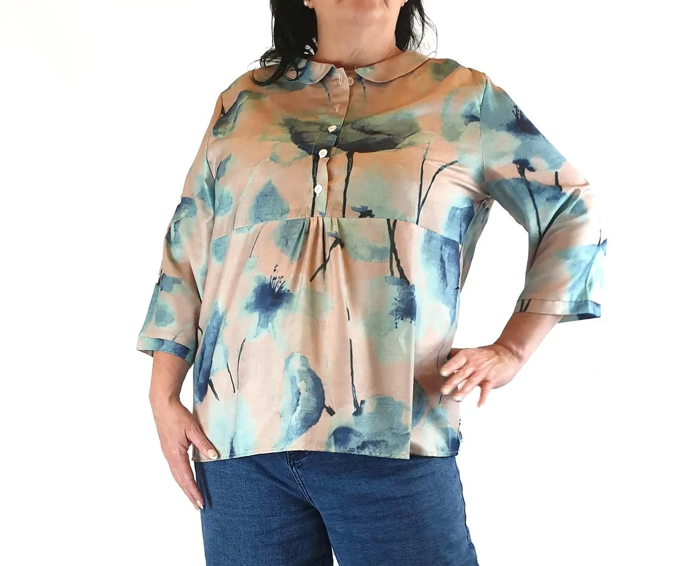 Colourful unique print shirt with peter pan collar size 3XL (best fits size 16)