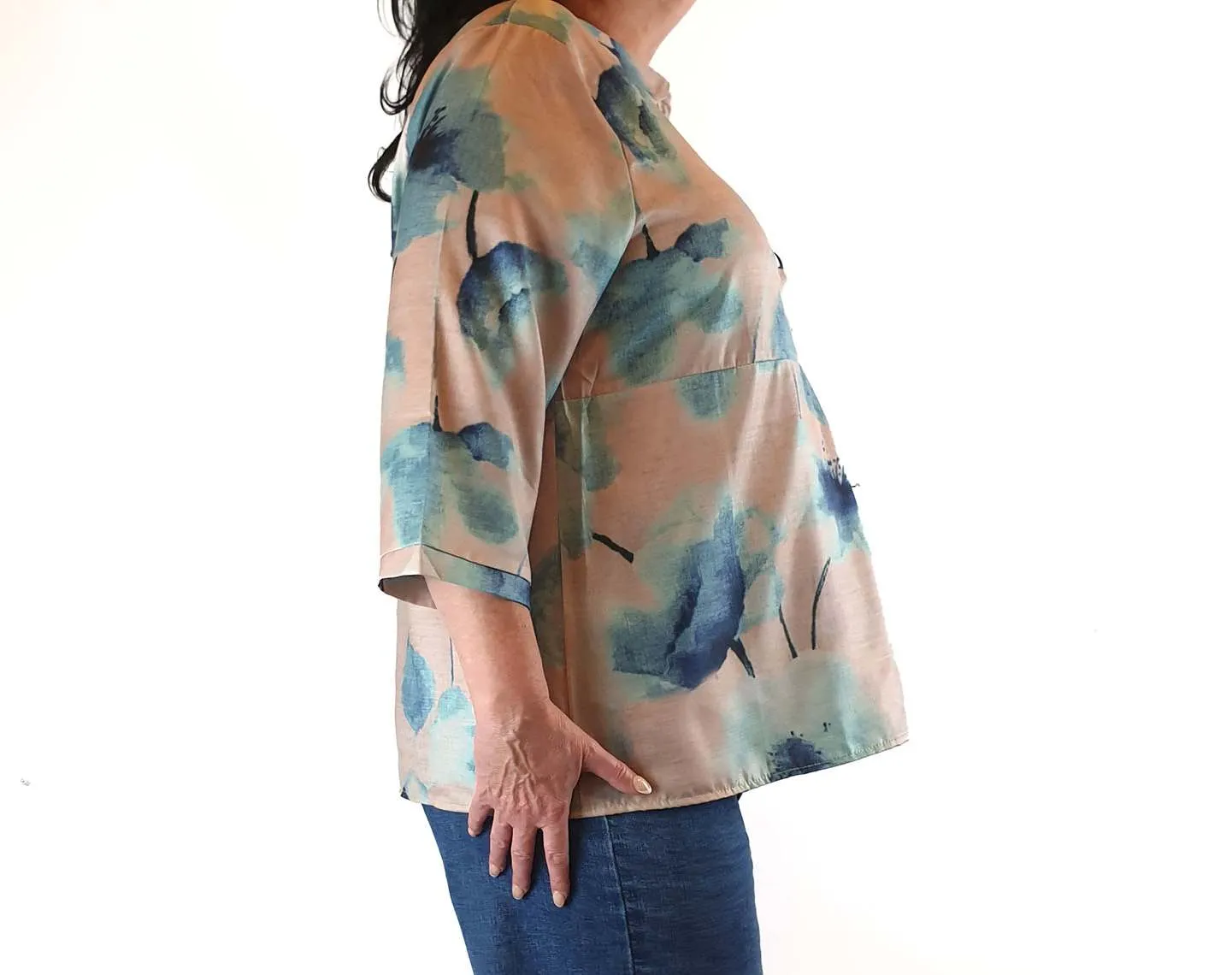 Colourful unique print shirt with peter pan collar size 3XL (best fits size 16)