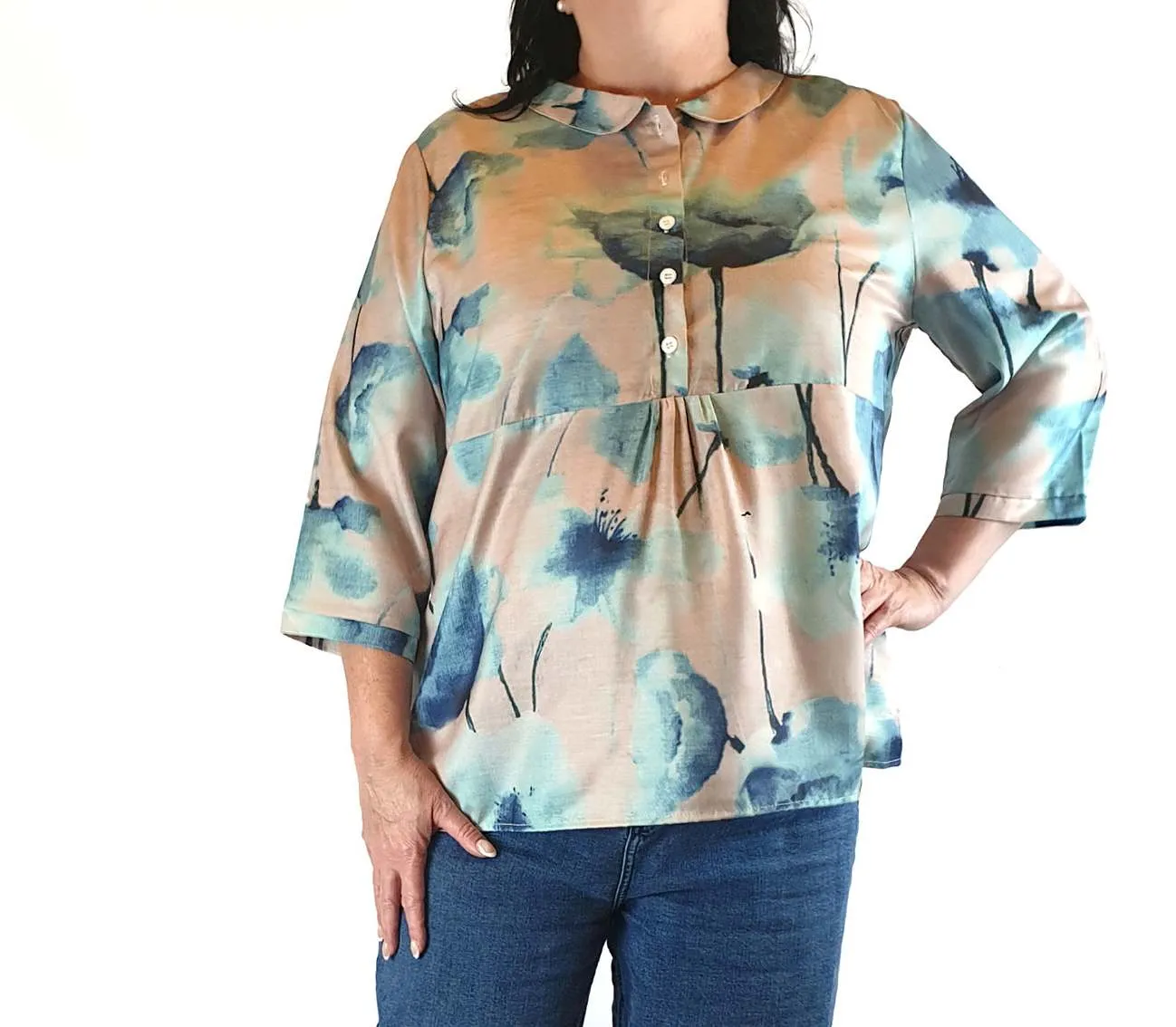 Colourful unique print shirt with peter pan collar size 3XL (best fits size 16)