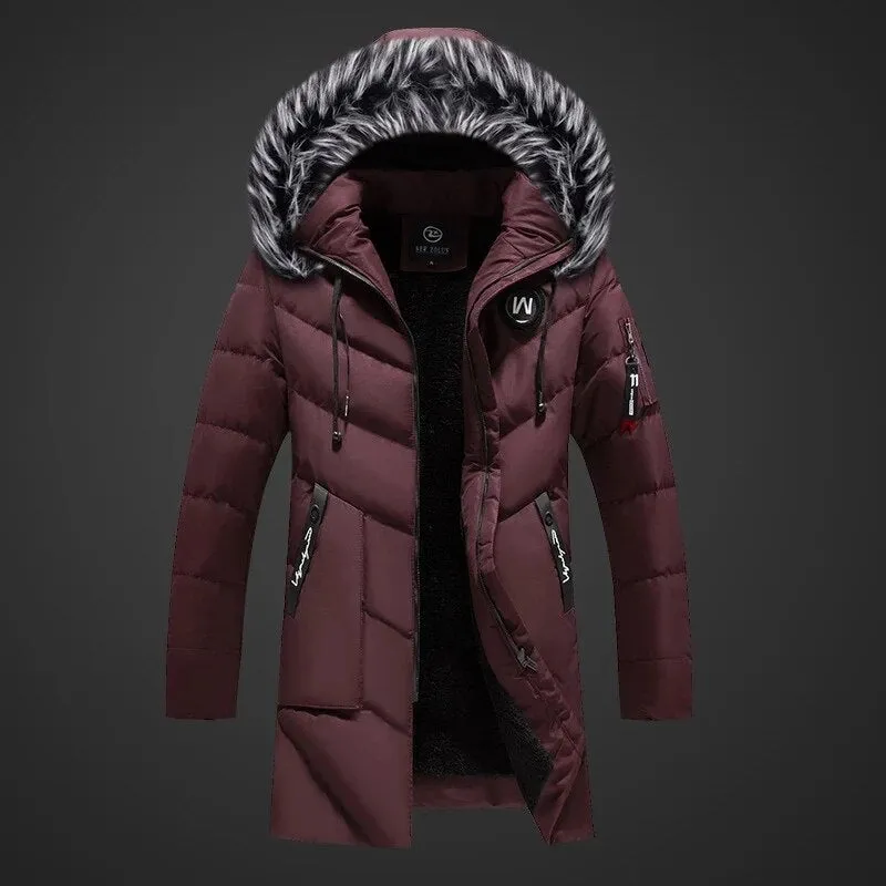 Eleganz in der kalten Jahreszeit: die Maximilian Winterjacke mit Fellkapuze