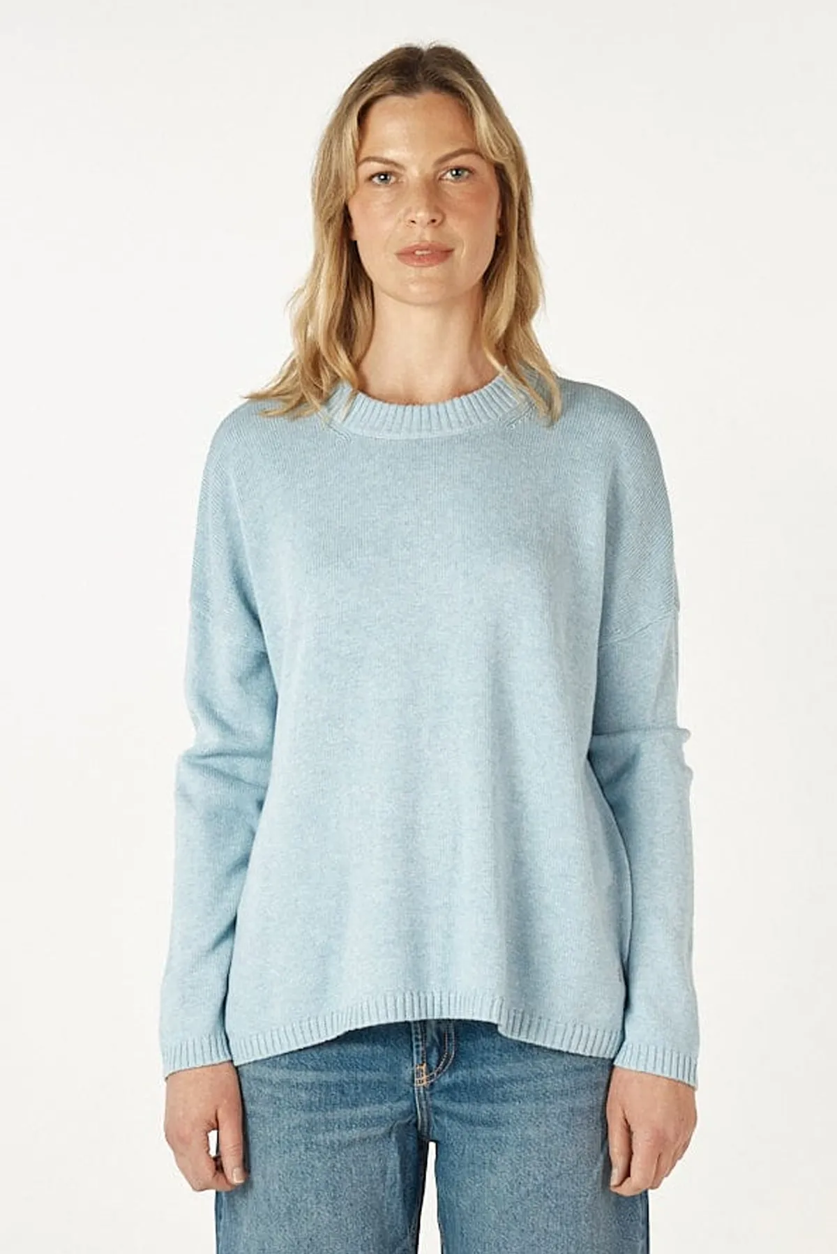 ESSENTIAL ROUND NECK