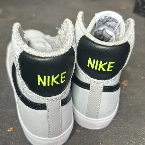 Grade School Youth Nike Blazer Mids, Sz 6.5Y, Gray Leather