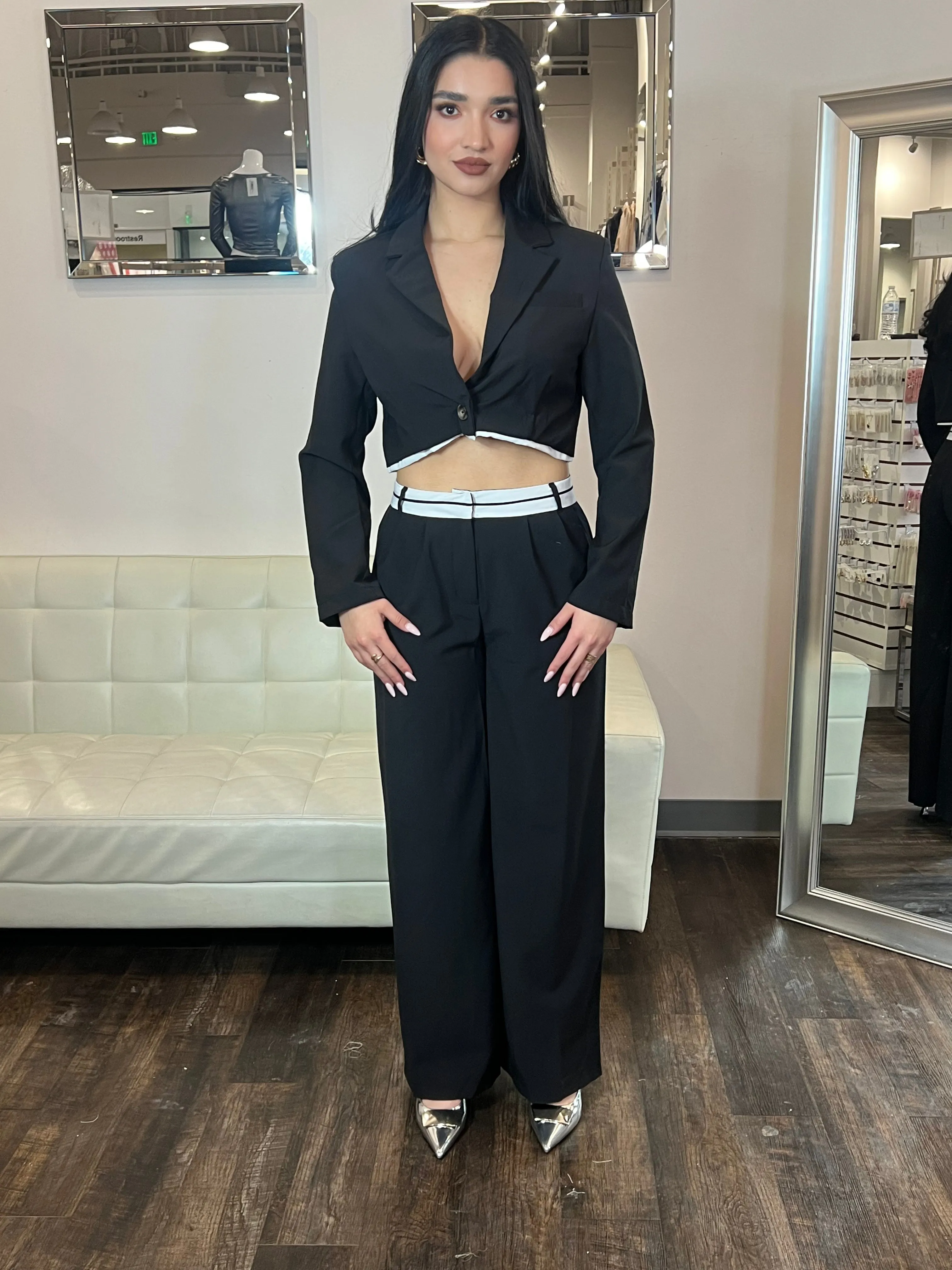 Liv Contrast Cropped Blazer- Black