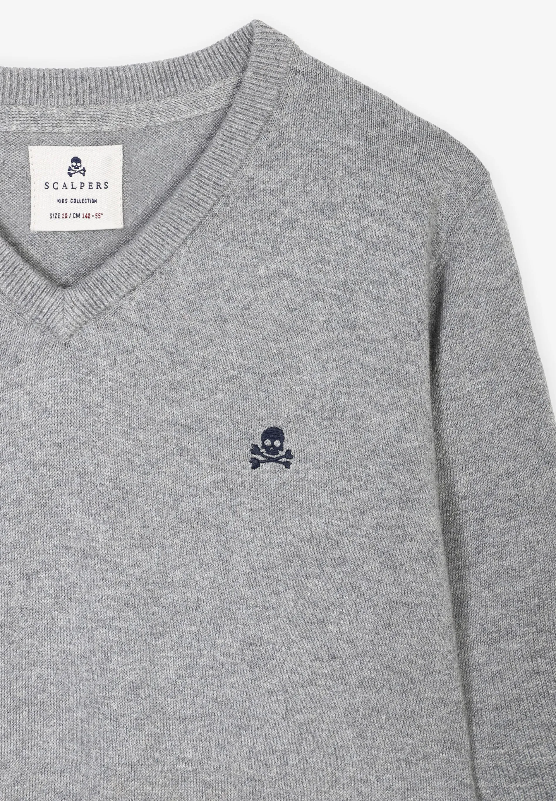 SWEATER GOLA EM BICO COM LOGÓTIPO